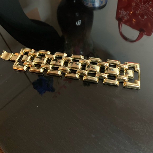 Golden fashion bracelet💎 - Picture 2 of 8